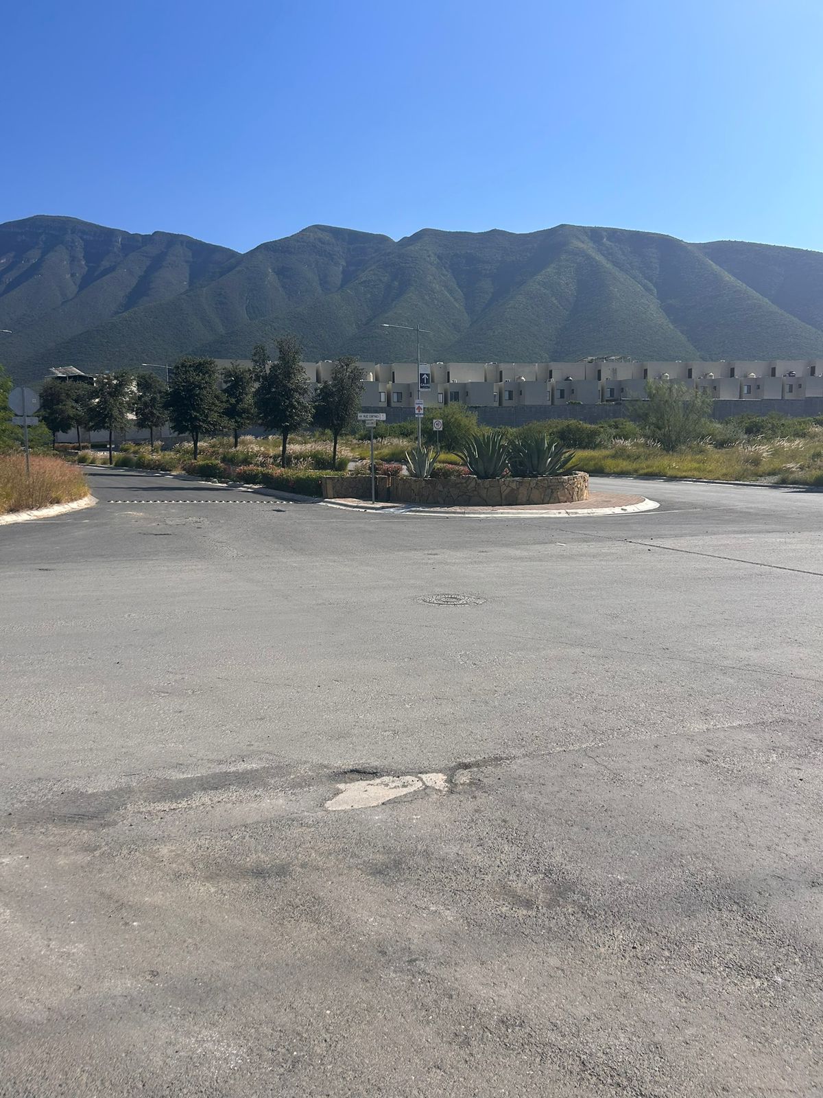 Terreno Comercial en renta sobre avenida Paseo de los Leones en Dominio cumbres